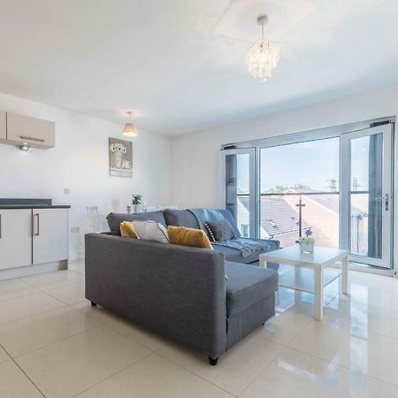 The Penthouse @ Waterside Grange Apartment Slough Ngoại thất bức ảnh