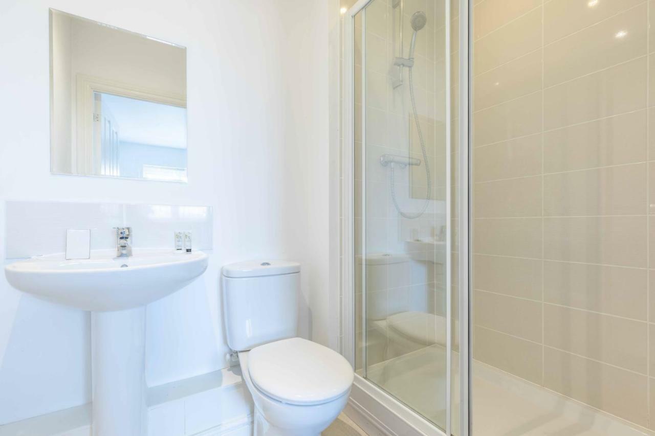 The Penthouse @ Waterside Grange Apartment Slough Ngoại thất bức ảnh