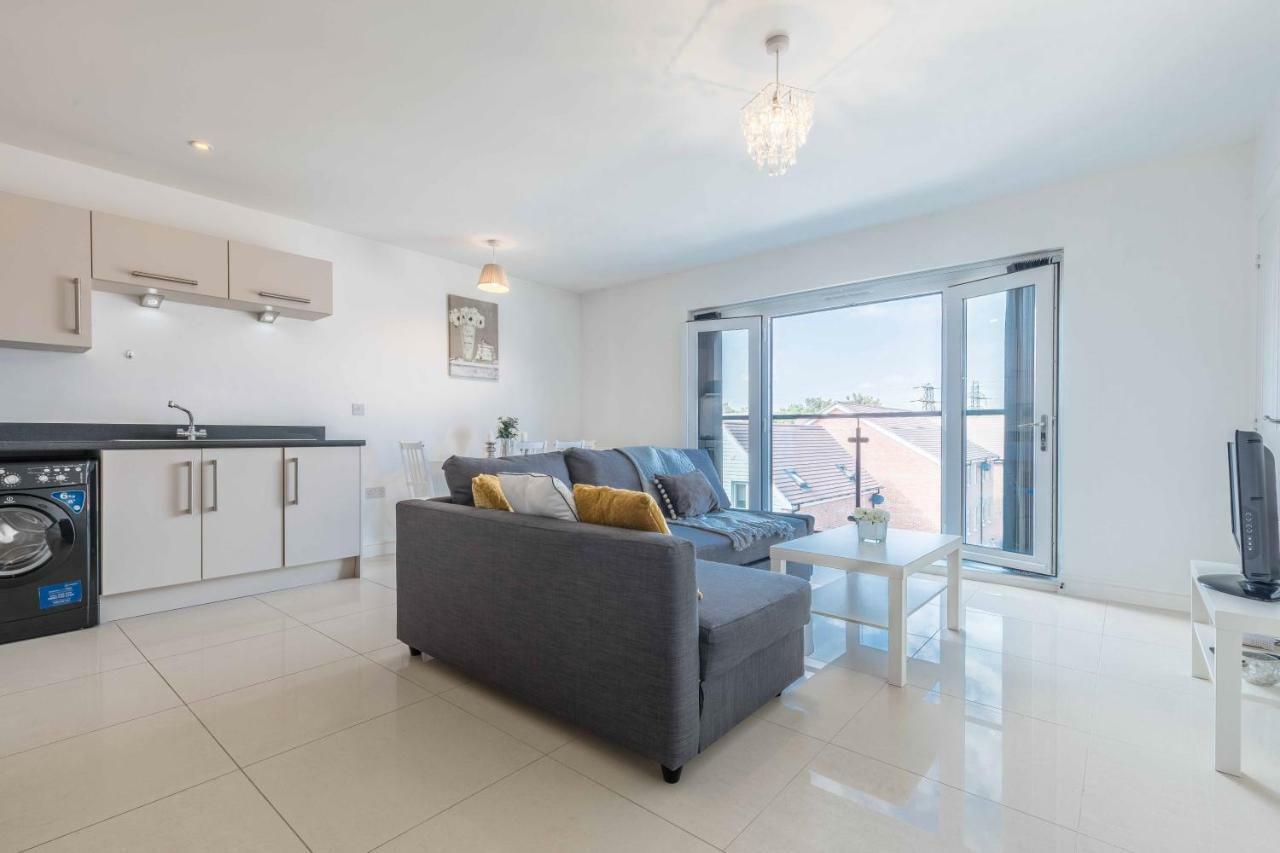 The Penthouse @ Waterside Grange Apartment Slough Ngoại thất bức ảnh