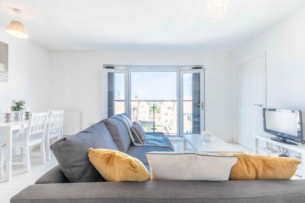 The Penthouse @ Waterside Grange Apartment Slough Ngoại thất bức ảnh