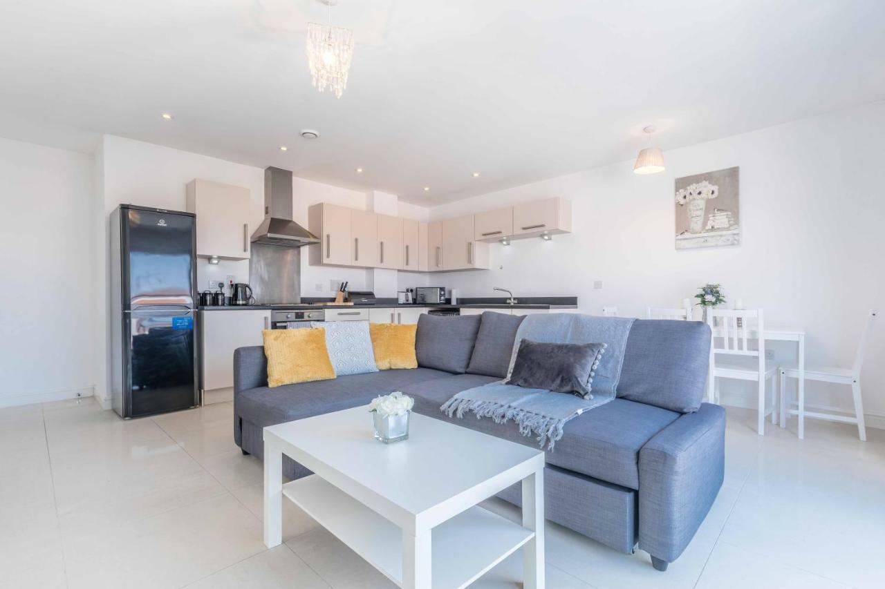 The Penthouse @ Waterside Grange Apartment Slough Ngoại thất bức ảnh