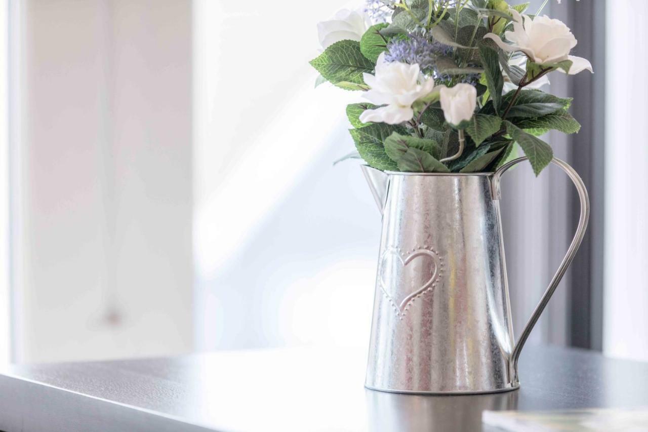 The Penthouse @ Waterside Grange Apartment Slough Ngoại thất bức ảnh