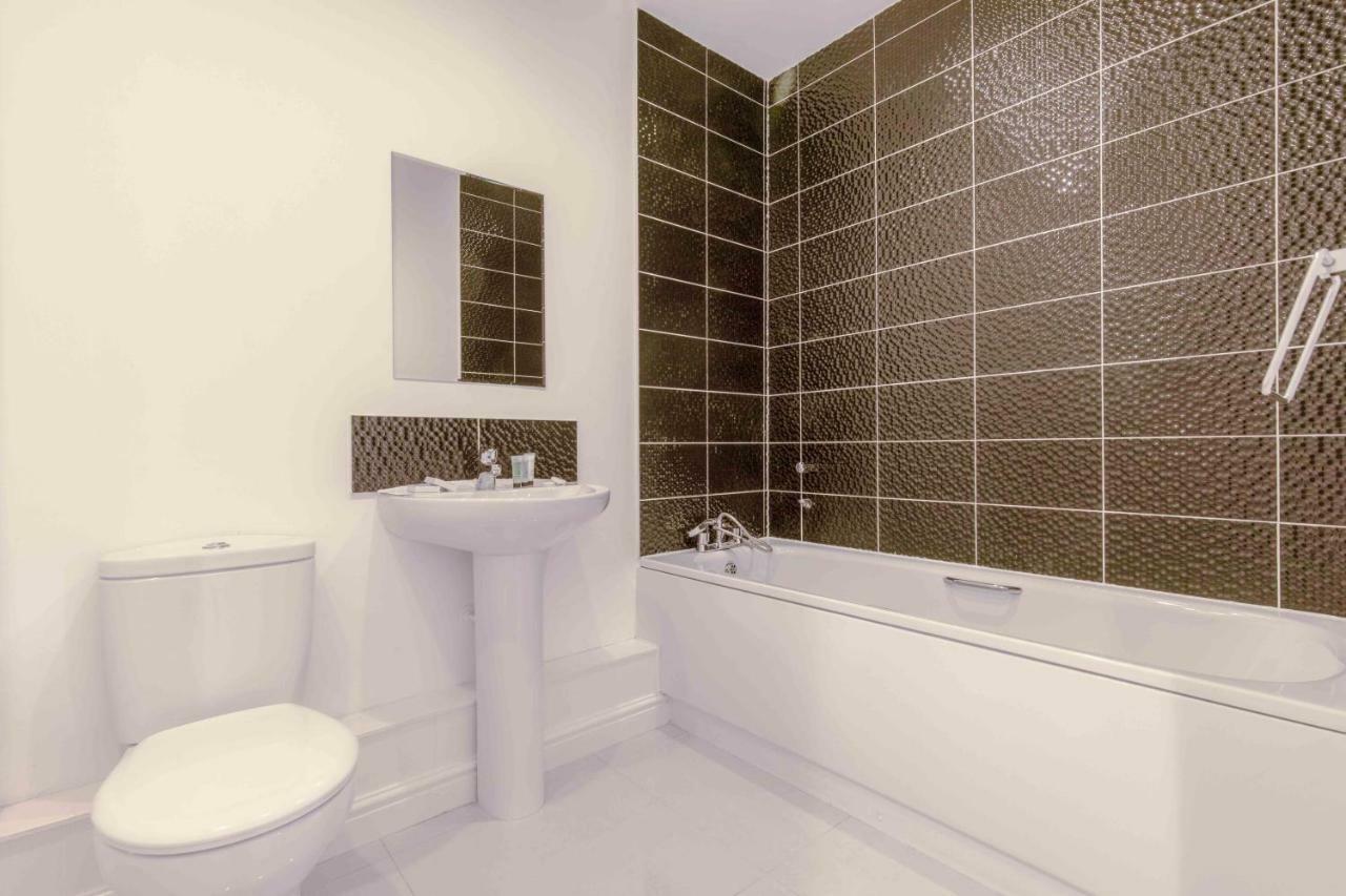 The Penthouse @ Waterside Grange Apartment Slough Ngoại thất bức ảnh